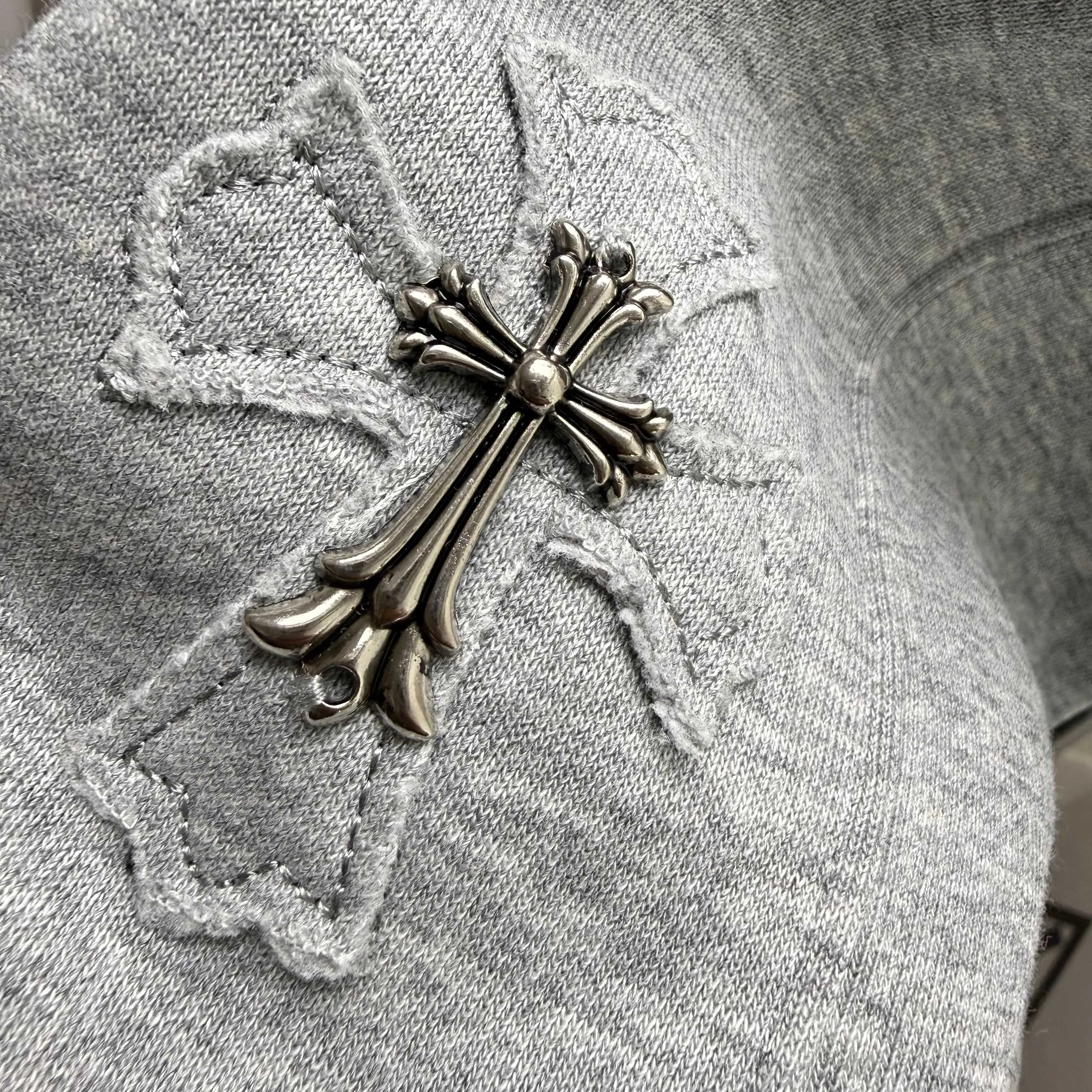 P310 Chrome Hearts* 2꯭0꯭2꯭5 new autumn pants, embroidered casual simple sweatpants, same style for men and women, Chrome Hearts. The fabric is made of 380g high-density double-sided Chinese custom fabric. It does not deform or shrink. The three-dimensional drape is amazing. Color: Black Gray Size: M-XXXL